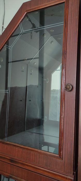 Продам шкаф витрина