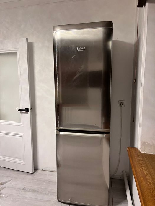 Холодильник HOTPOINT