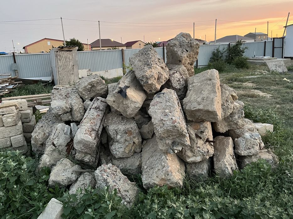 Продается бетонные блоки, бетонные отходы.