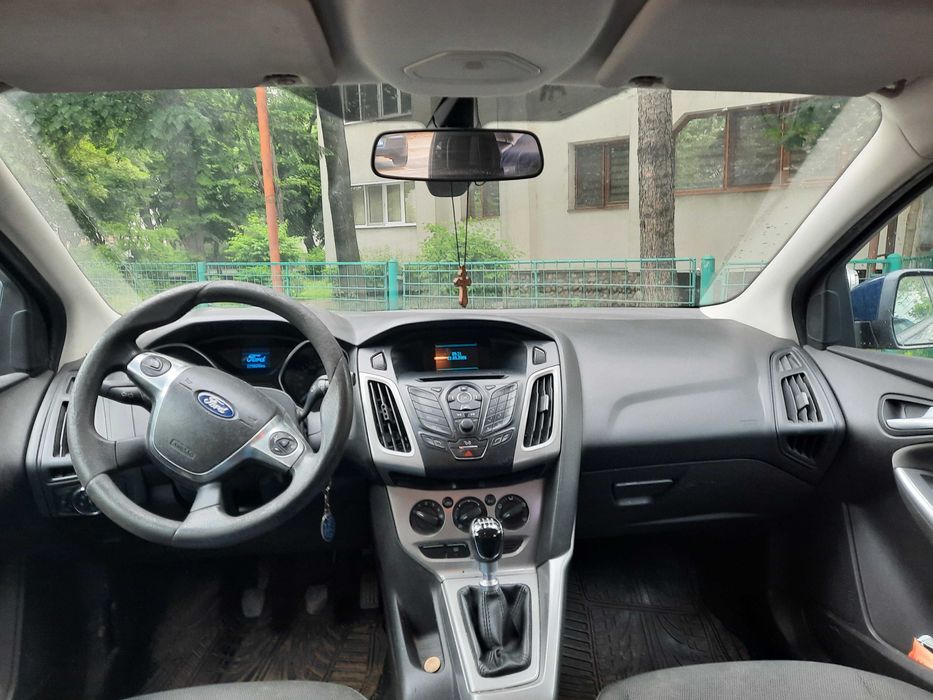 Vand sau schimb autoturism marca Ford Focus din 2014 , consum mic, stare foarte buna, fabricat in Germania numarul 5 mondial la siguranta in 2014