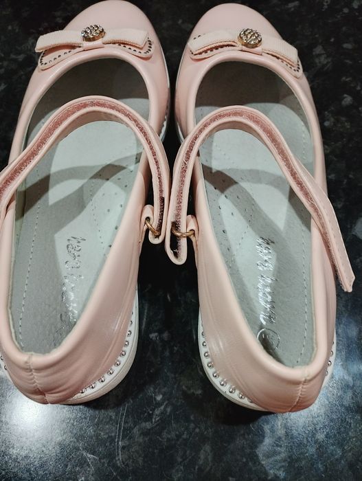 Sandale roz mărimea 35