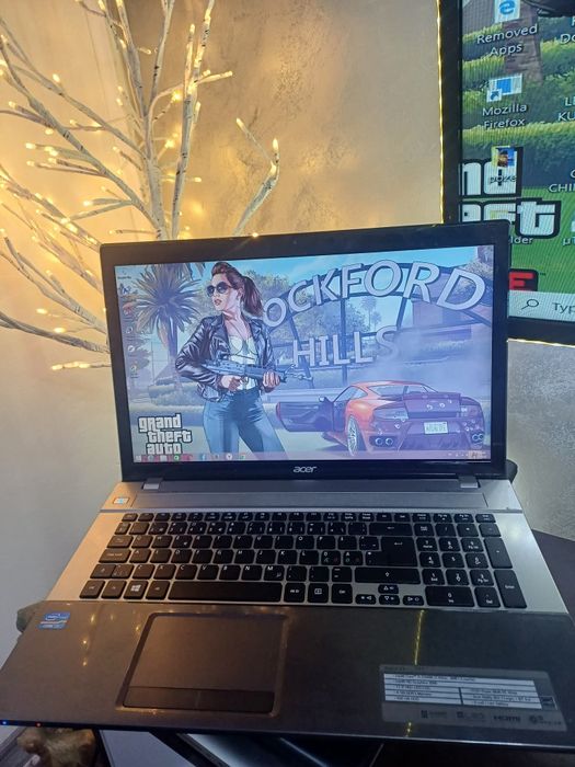 Laptop acer  i3    displai 17.3