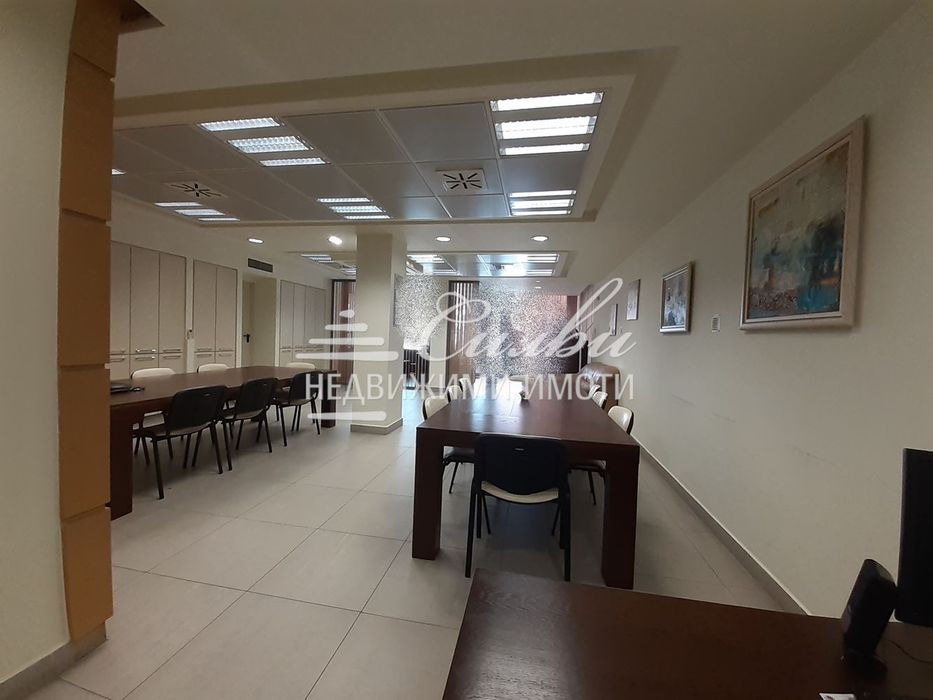 Дава се под наем Офис в Шумен, Център - 135 кв.м за 816 € - Снимка #2