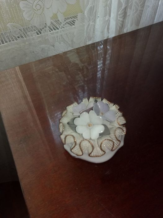 Bibelou portelan flori dantela