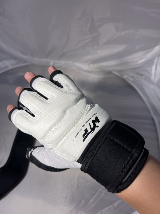 Перчатки для тэйквондо