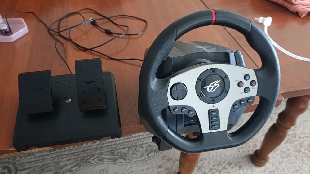 «Игровой руль с педалями для ПК»