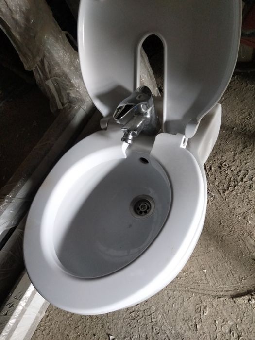 Бидэ 2 штуки в отличном состояний