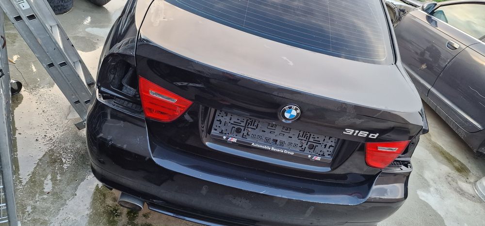 Portbagaj bmw E90 LCI facelift  cu triple pe el
