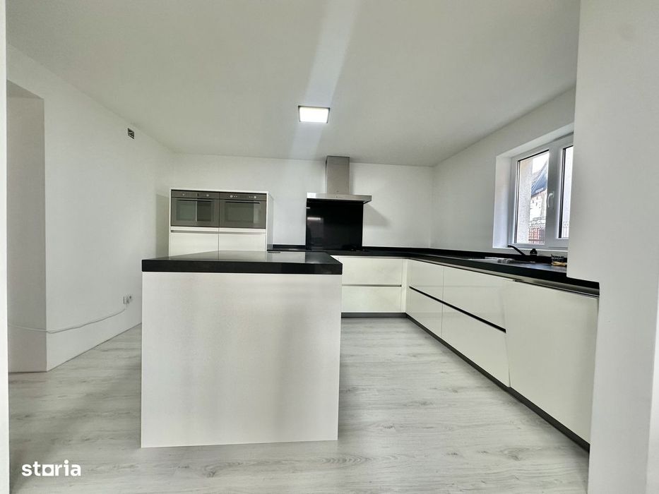 Casă individuală de vanzare  cu garaj și curte proprie – Hălchiu