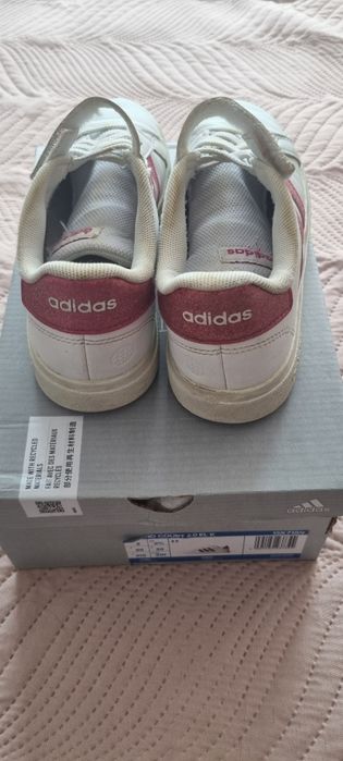 Маратонки Adidas за момиче - номер 35