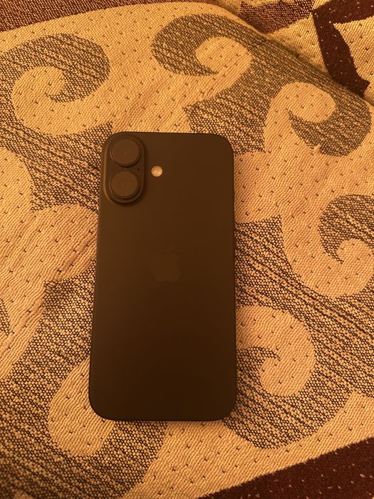 Iphone 16 128 новый почти