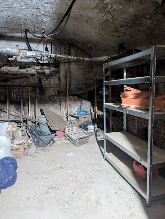 Vand apartament central cu 3 camere pe Str Independentei