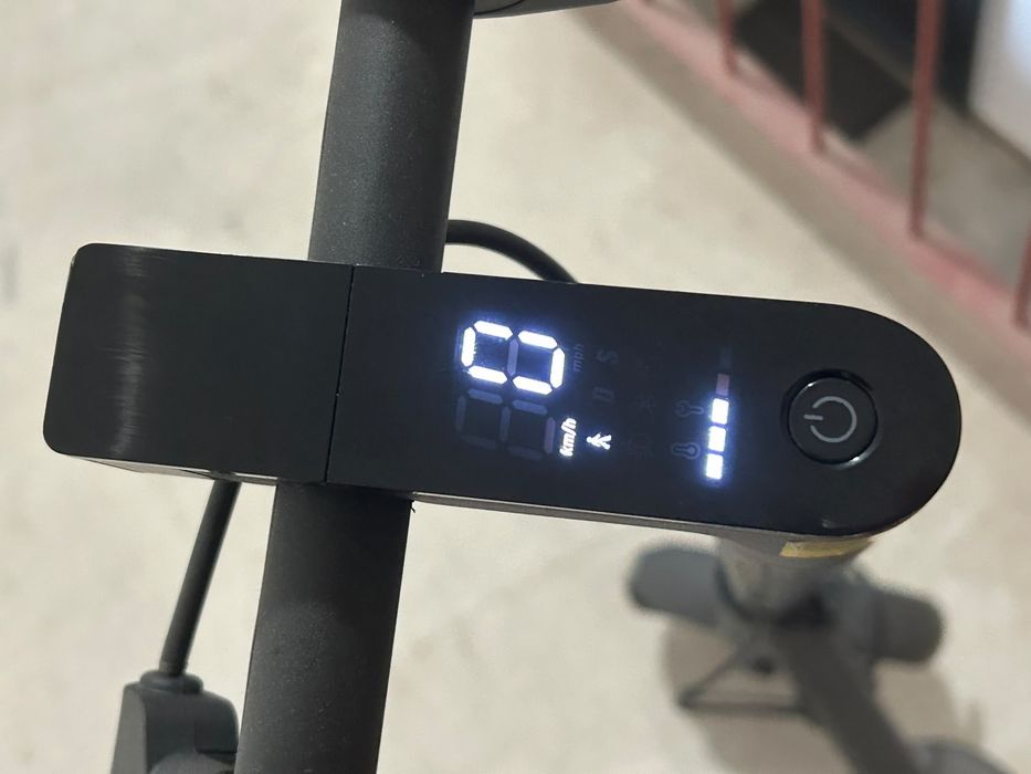 Trotineta electrica Xiaomi Mi Electric Scooter Essential