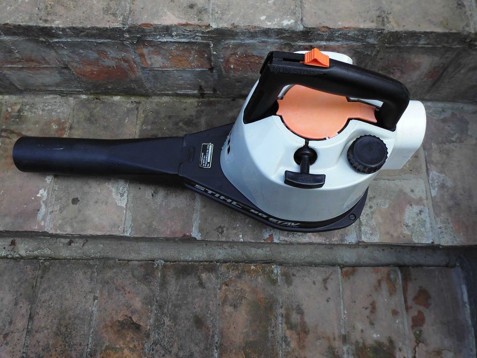 Suflanta Stihl BG 61 si foarfeca gard viu