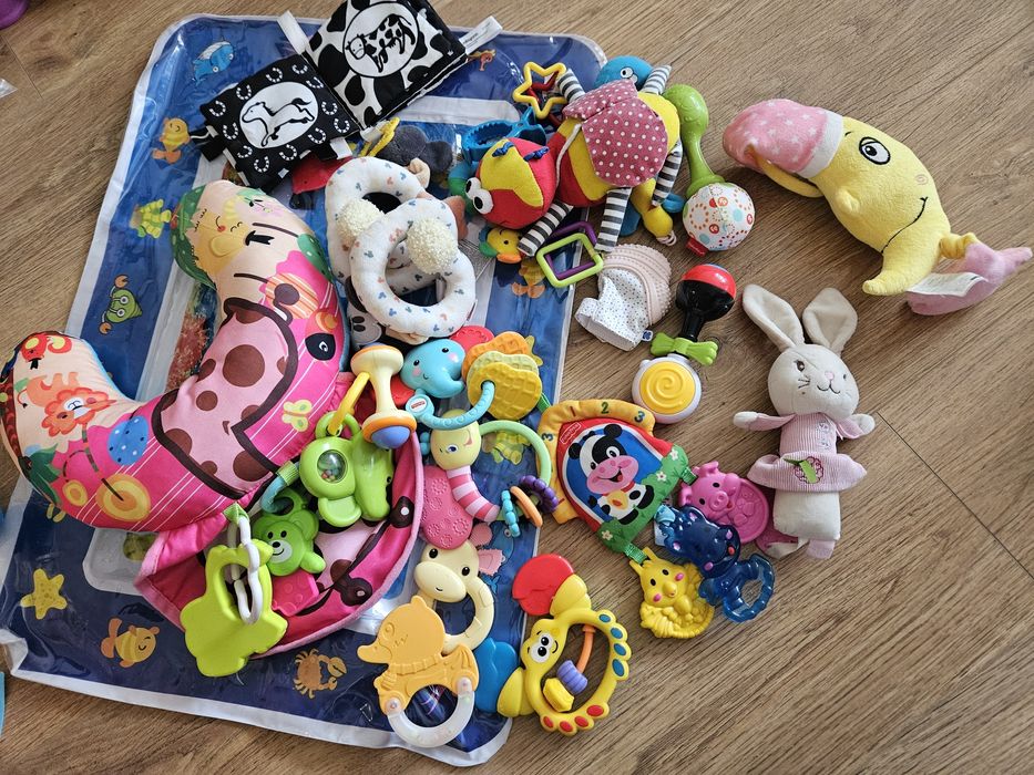 Сет от 17  бебешки нещица за бебе 0-3 м.