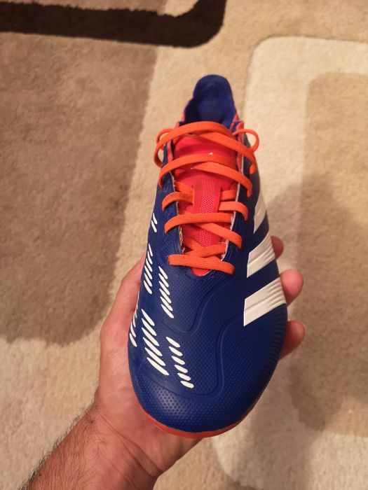 Vând ghete de fotbal Adidas PREDATOR in stare impecabilă