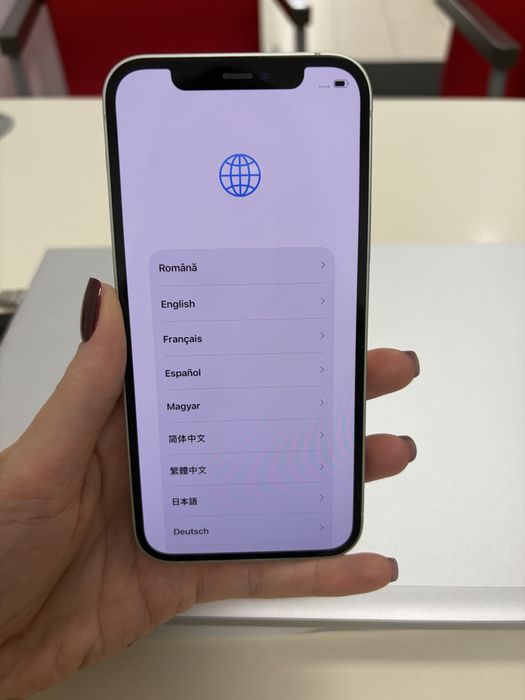 Telefon Iphone 12 -capacitate stocare 64 GB