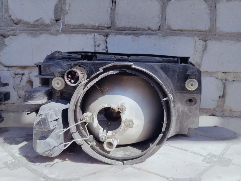 фара от ауди 100 с4