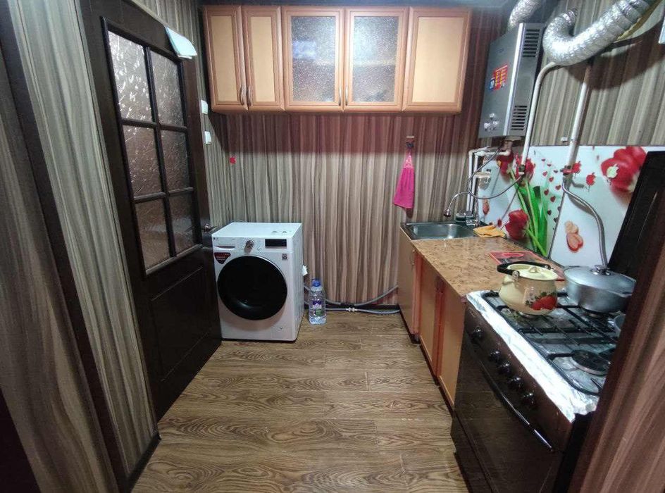 Продаётся 2/2/4,болкон 2х6, метро Дустлик - 1. Чкалов !