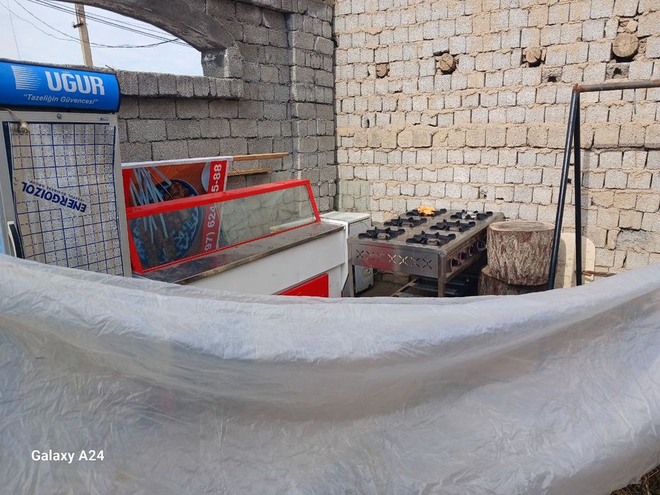 Морозильник, холодильник, кафе учун газ плиталар сотилади