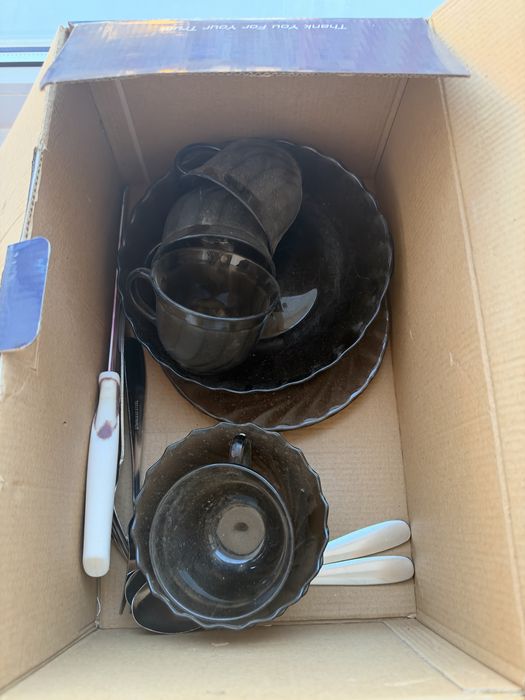 Продам посуду тарелки, чашки, чайник