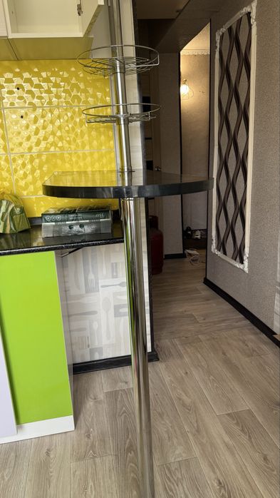 Продается барная стойка и 3 стула