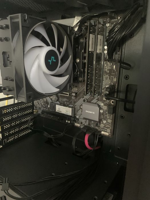 Top o'yinbop komplekt: i5-12600KF + Gigabyte B660 Gaming X + AG400
