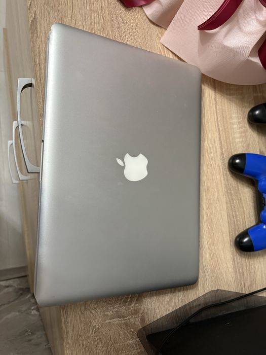 Продам MacBook в хорошем состоянии