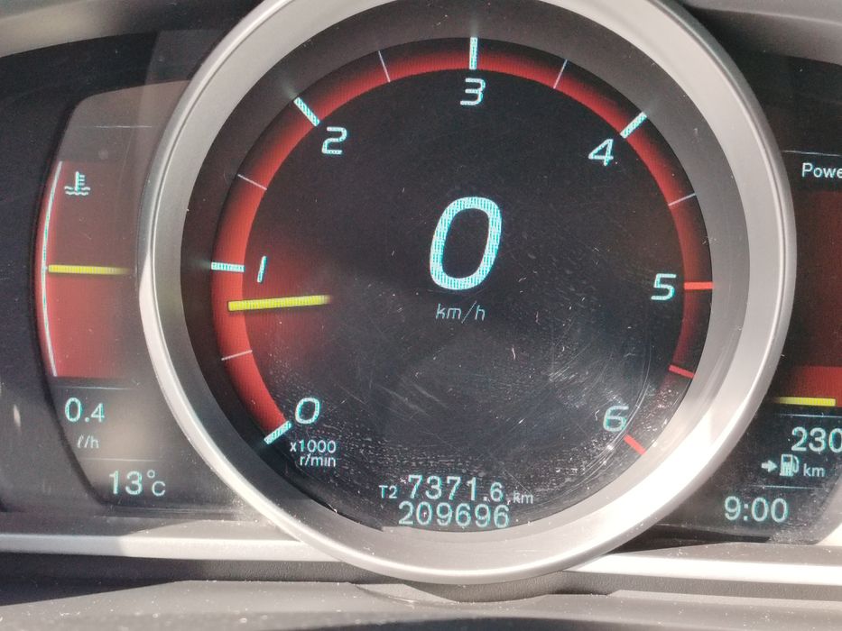Vînd Volvo v40 2015
