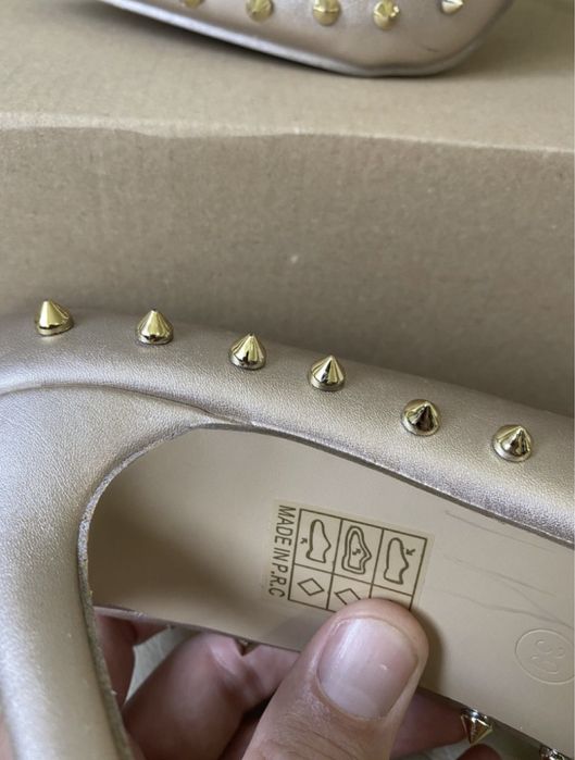 Елегантни дамски обувки на ток