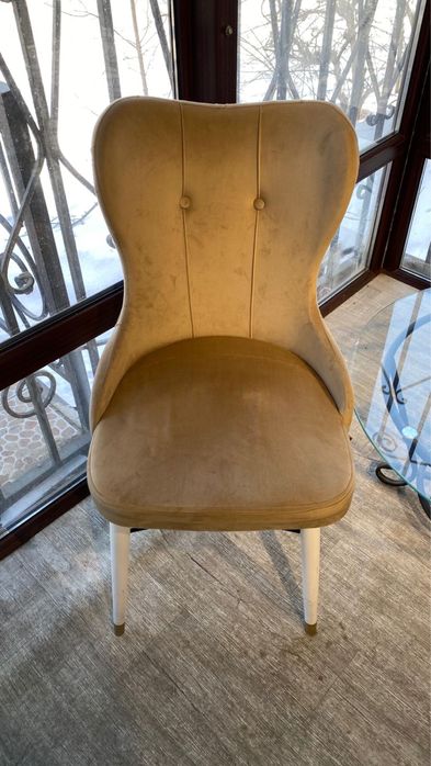 Продается журнальный столик со стульями