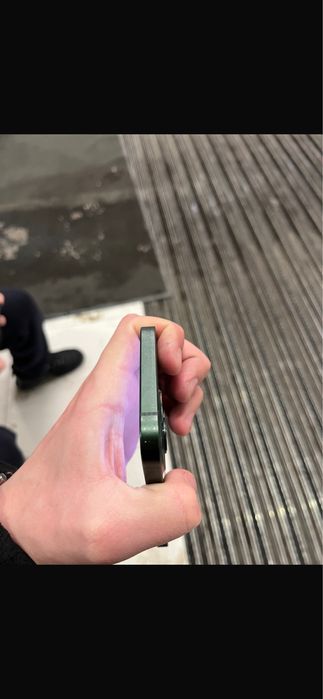 Продаю телефон айфон 13