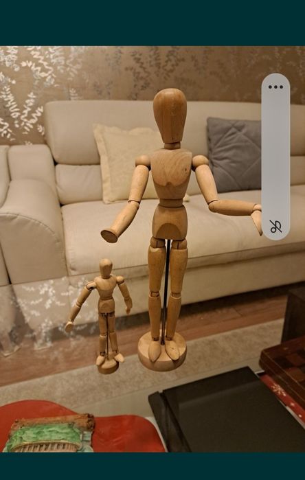 Papuci din lemn masiv.