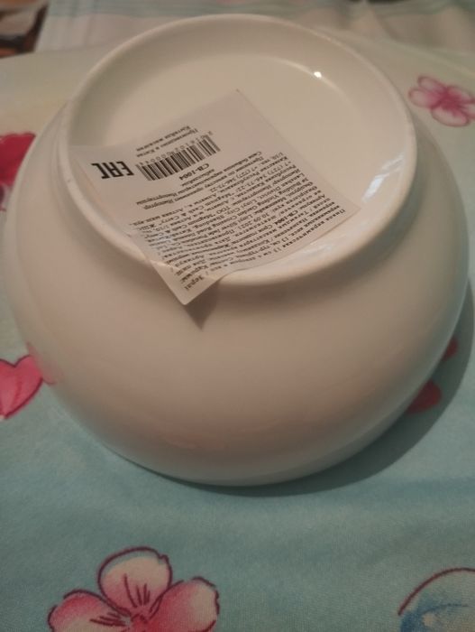 Продам чашки форфор.