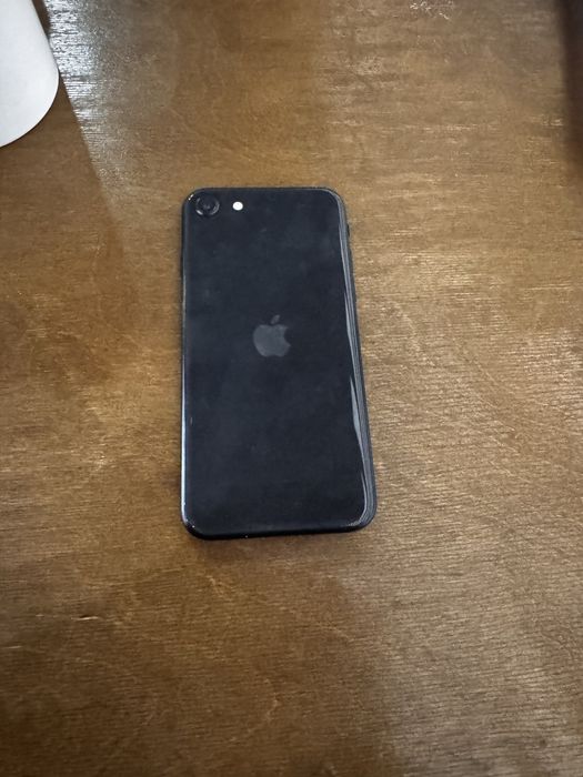 Iphone SE , 64 ГБ