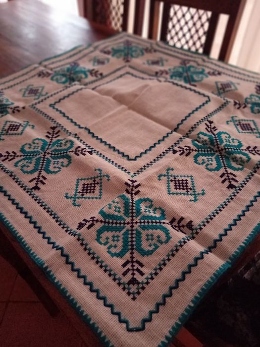 Față de masa, cusuta manul pe ietamina,dimensiune 93/93 cm