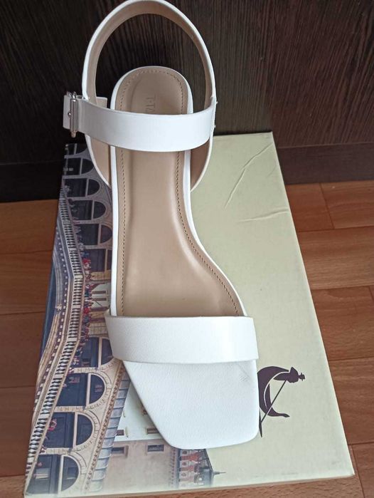 Продам босоножки