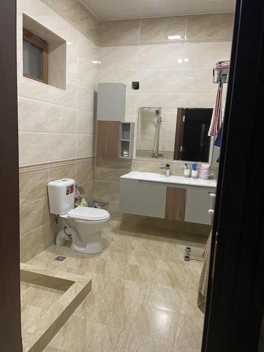 Учтепа, Штабда 3,55 сот. 8 хона, 2 та ошхона, 4 та санузел, уй сотилад