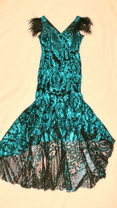 Rochie de seara cu paiete si pene