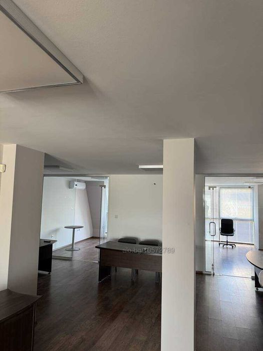 Офис в супер център с битов ток