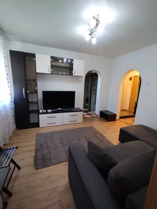 Închiriez apartament
