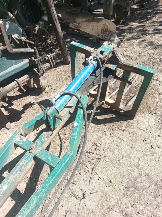 De vânzare plug 2 capuri și  încărcător în tiranți