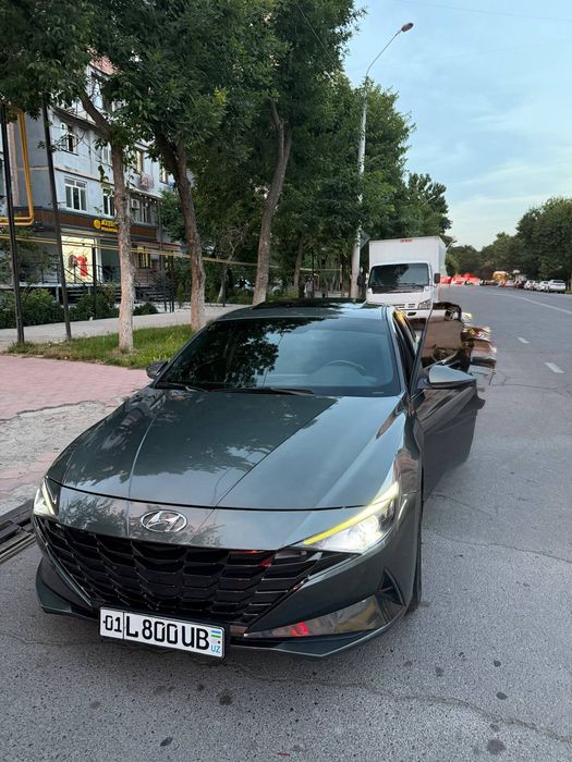 Hyundai Elantra 2022 fulldan bitta oldingi pozitsiya 16.800 y.e narx