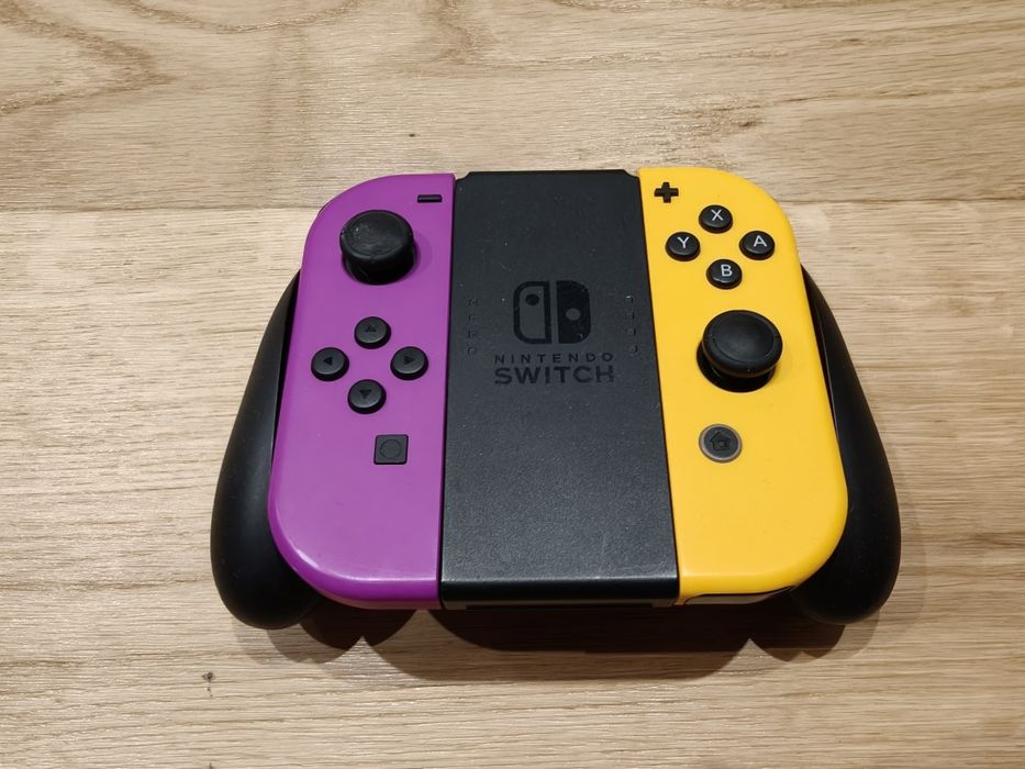 Nintendo Switch с четири контролера