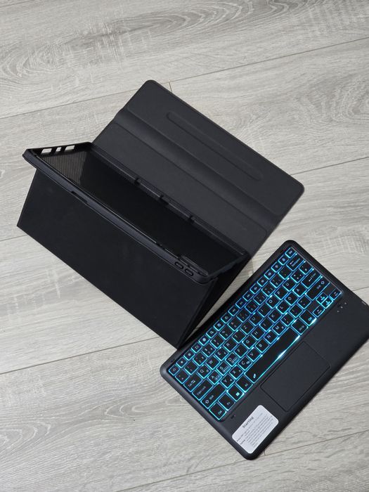Husă cu tastatură pentru Lenovo Idea Tab Pro 12.7" (2025) – Tastatură detașabilă, iluminată, cu touchpad