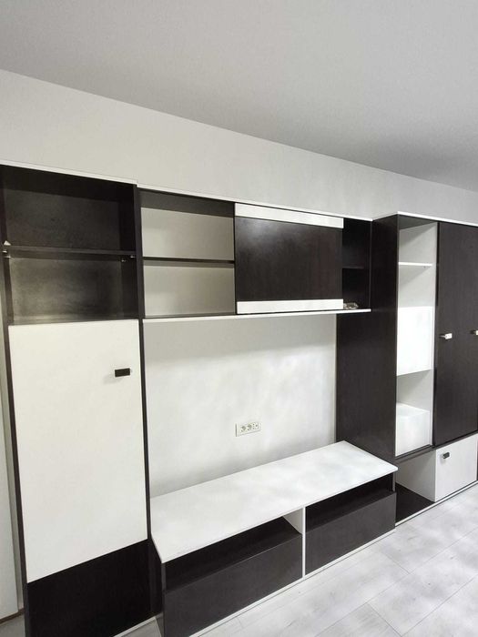 Mobila living / sufragerie. Lungime: 3 metri, inaltime: 2 metri