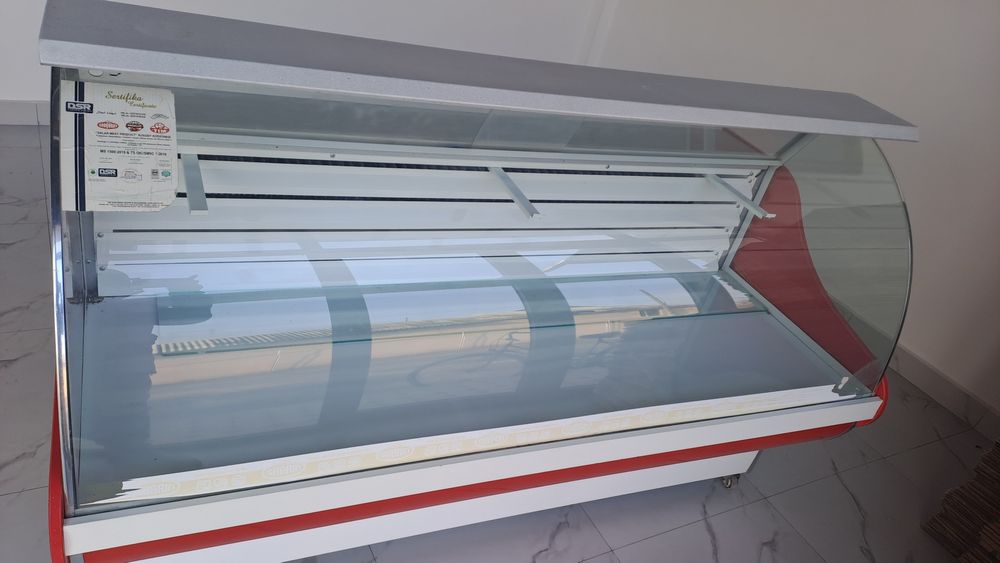Витрина холодильник