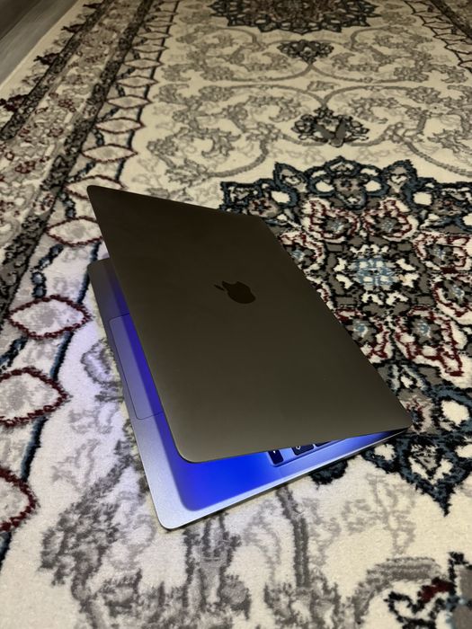 MacBook Air M1 ideal holatda
