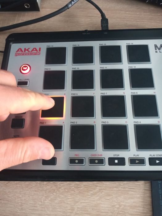 Akai mpc element