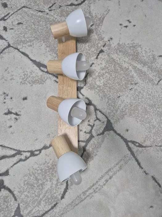 Lustra cu 4 spoturi – ca nouă, cu becuri incluse